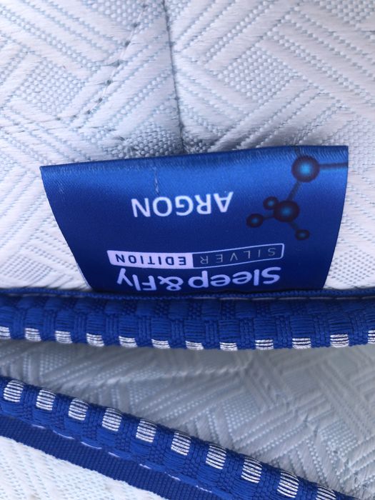 Кровать з масиву дерева з матрасом