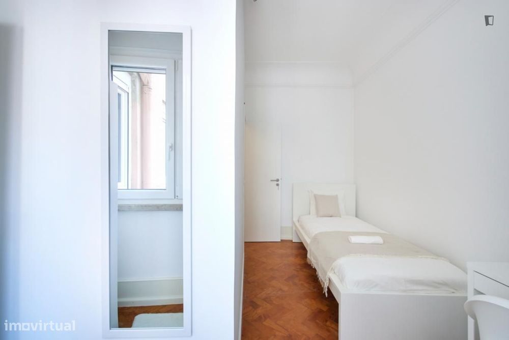 Quarto - localizado em Marquês de Pombal Lisbon