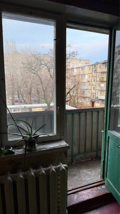 Продаж 3к квартири під ремонт,Косіора, лівий берег,середній повер