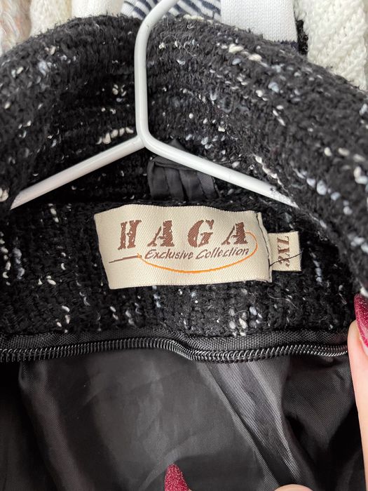 Czarny płaszcz z białymi elementami Haga plus size