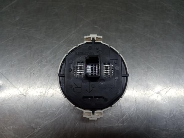 Botão / interruptor 4 piscas TOYOTA Yaris (_P13_)