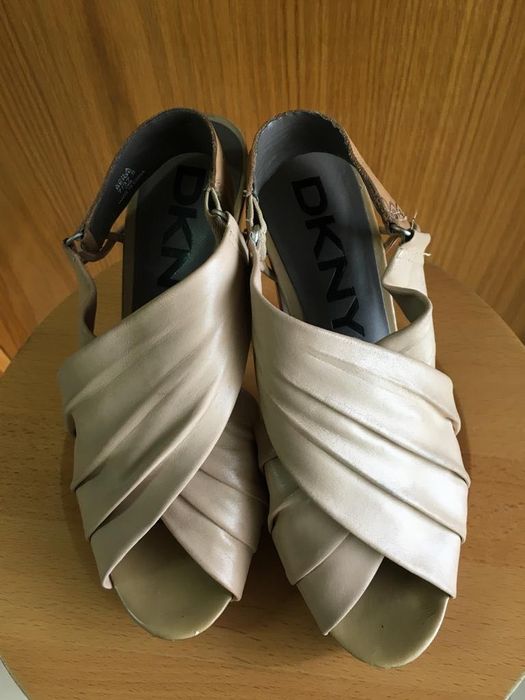 Sapatos Senhora marca DKNY