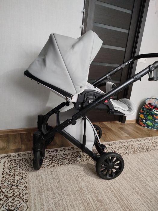 Продам Коляску 2в 1