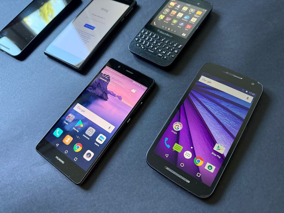 5 telefonów  Motorola g3 Huawei p9 BlackBerry Nokia 3