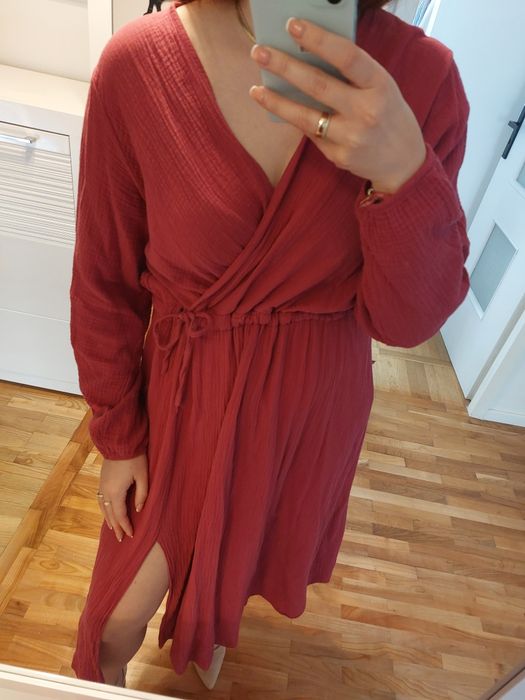 Bawełniana muślinowa sukienka malinowa midi