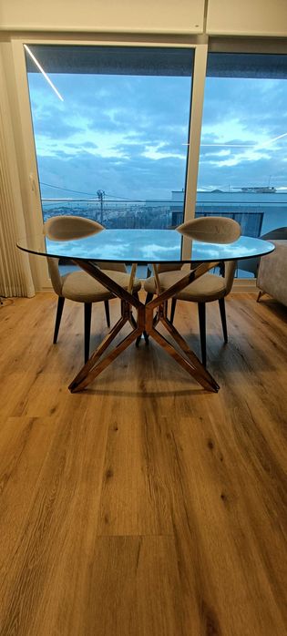 Mesa de sala com 4 cadeiras como novas