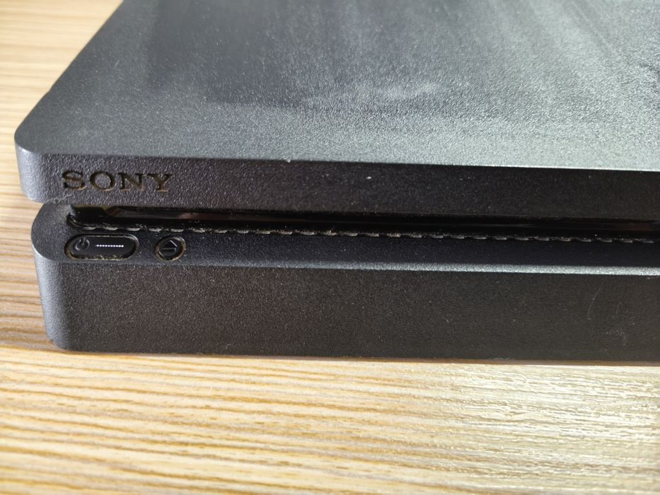Sony PlayStation 4 Slim + pad + HDMI PS4