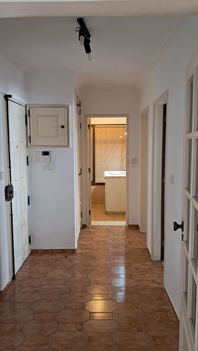 T1, com cozinha equipada na Parede