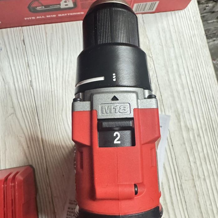 Акумуляторна дріль шурупокрут  Milwaukee M18 3601-21P