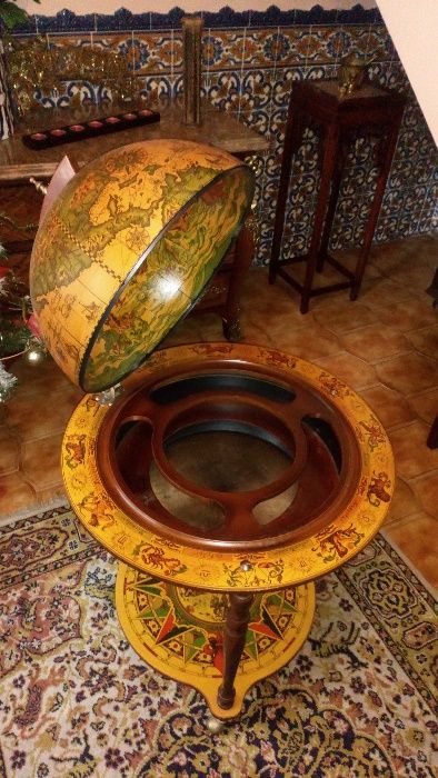 BAR GLOBO MUNDO- Peça Original , Relíquia de Excelente Bom Gosto