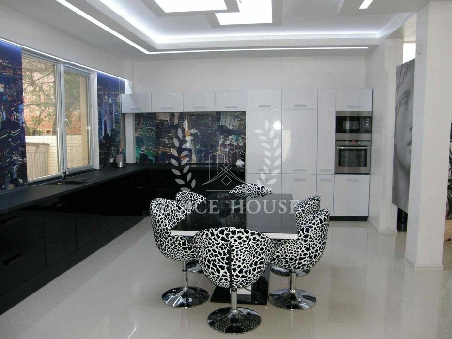 Продажа дома с ремонтом на Нивках 290 м2. бассейн, закритий КГ, охрана