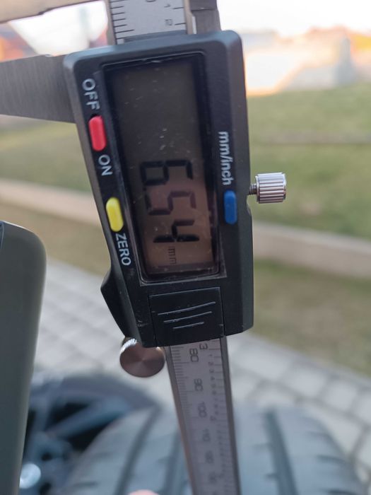 piękne felgi z oponami letnimi