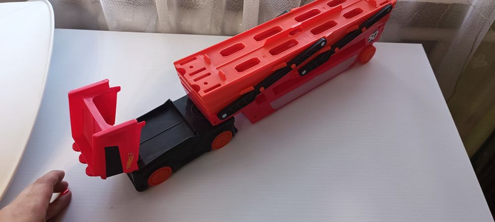 Мега-транспортер Hot Wheels Action