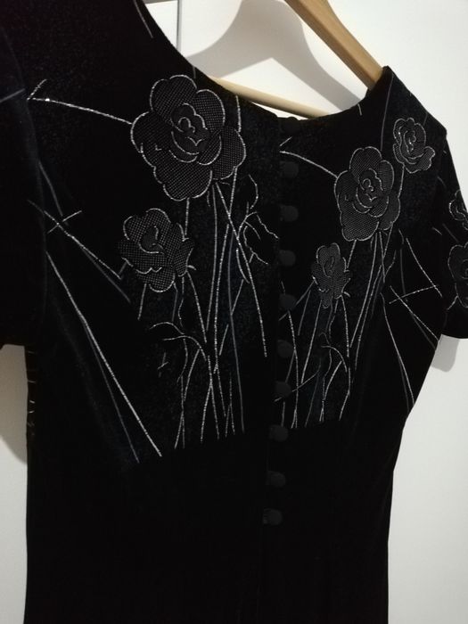 Czarna elegancka sukienka welurowa r. 40 L