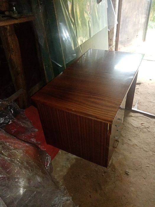 Стол письменный однотумбовый