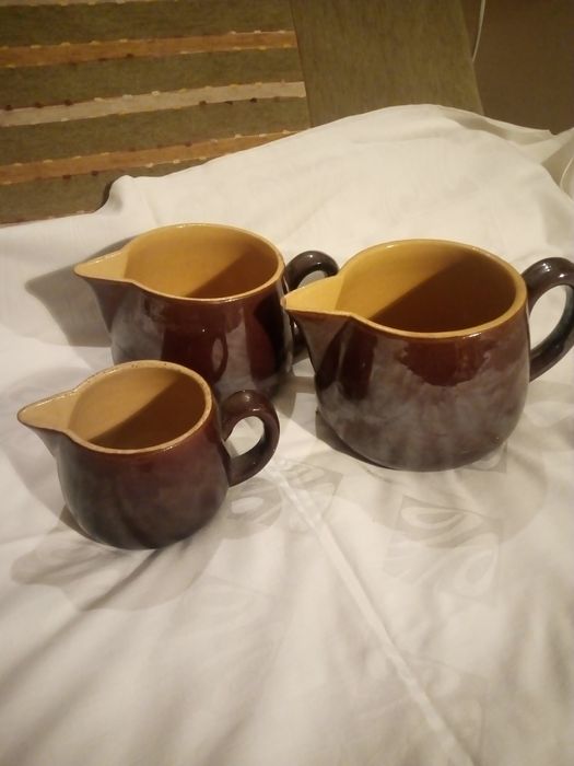 Stare ceramiczne dzbanki