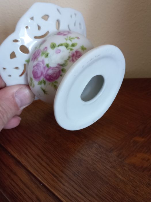 Piękny porcelanowy mały świecznik