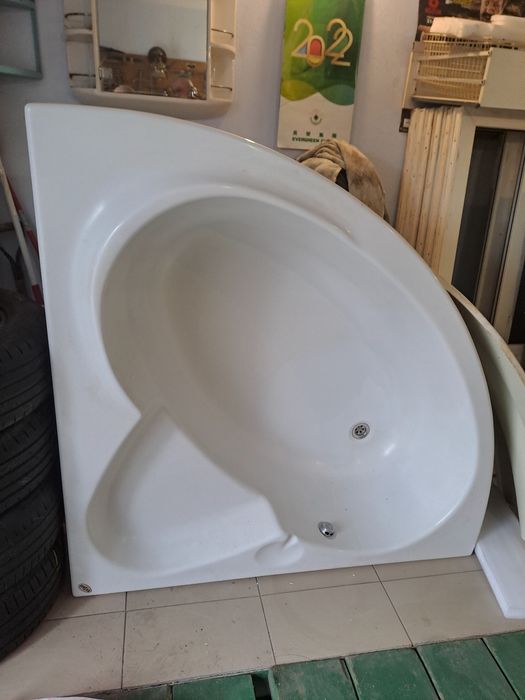 Угловая акриловая ванна