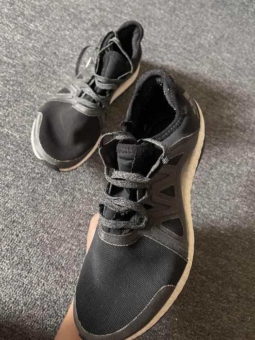 Czarne buty do biegania adidas pure boost endless energy