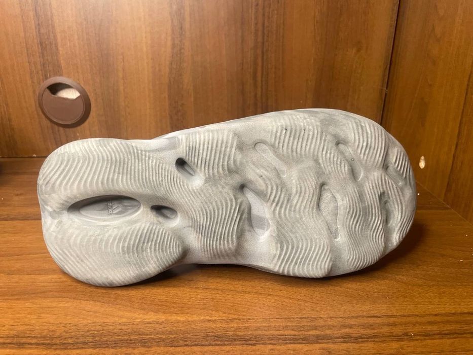 оригінальні кросівки Adidas Yeezy Foam RNNR MX Granite
