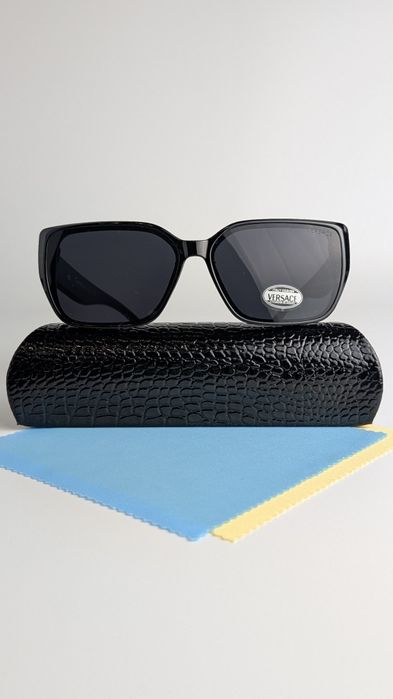Стильні сонцезахисні окуляри  Versace