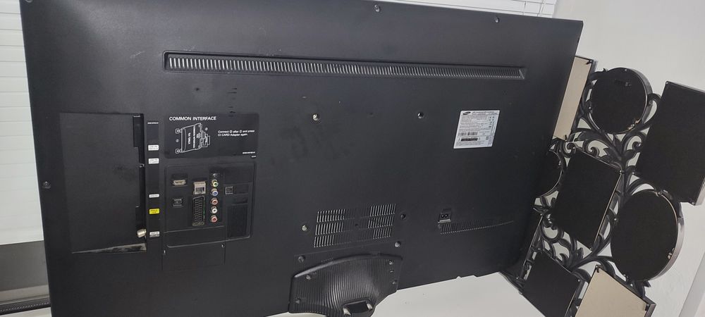 Продам телевизор на запчасти Samsung