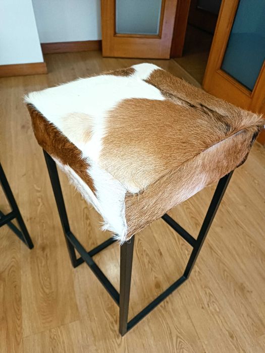 Bancos de Bar 200€/2 em vez 518€, marca KARE