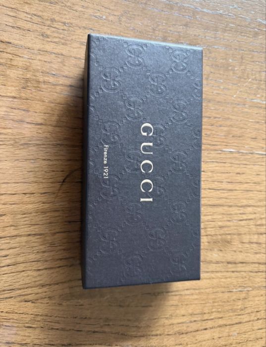 Muszka Gucci     .