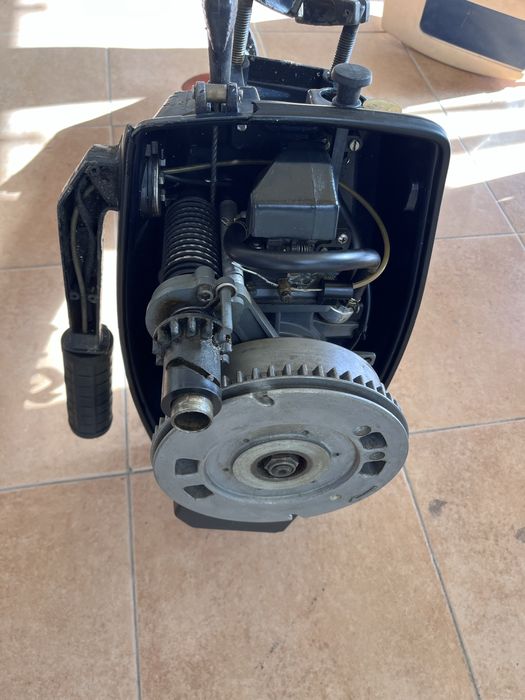 Motor de Barco com avaria - Selva