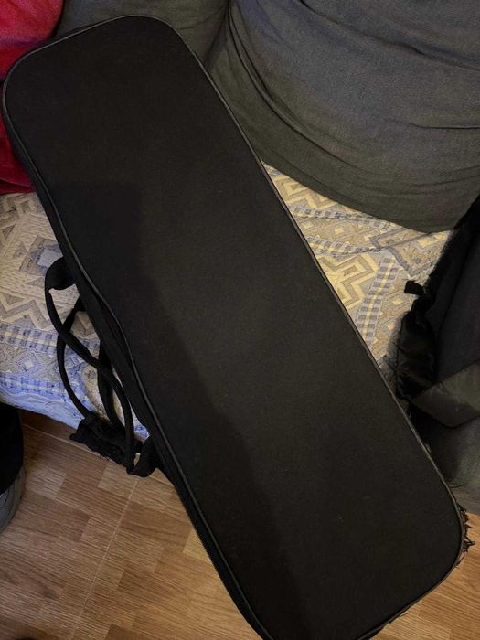 Viola d'arco (sem uma das 4 cordas, com almofada e arco) + Caixa