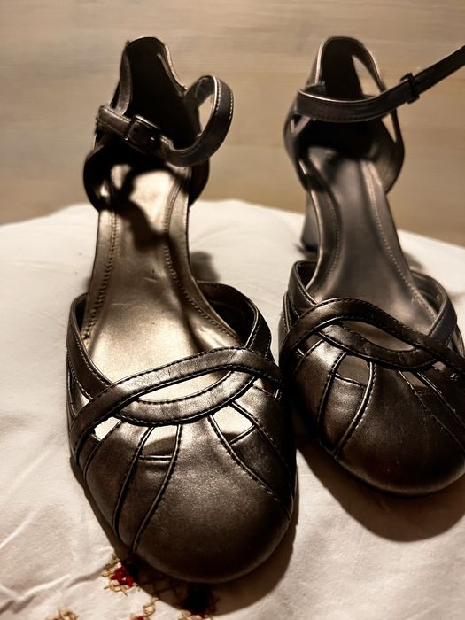 Sapatos em cunha de pele da zara cor chumbo