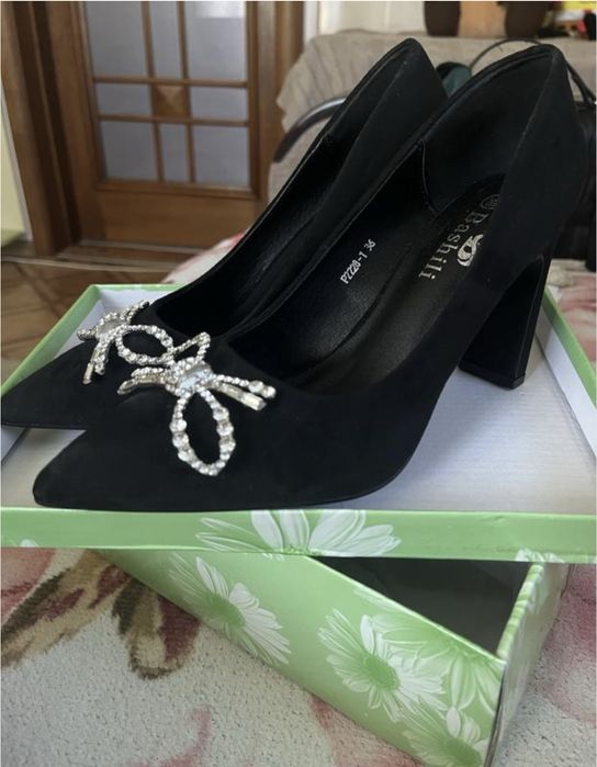 Туфлі нові,замшеві чорні