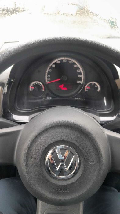 VW UP, 1.0 gasolina 2014