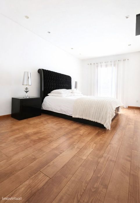 T2 com Box de 32,85 m² e Arrecadação de 19,60 m² com Piscina