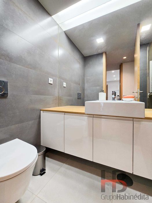 Apartamento T2+1, Garagem, Mobilado e Pronto a Habitar - Porto Centro