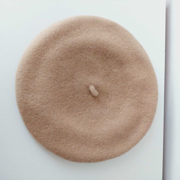 beret ciemniejszy beż areto Nowy