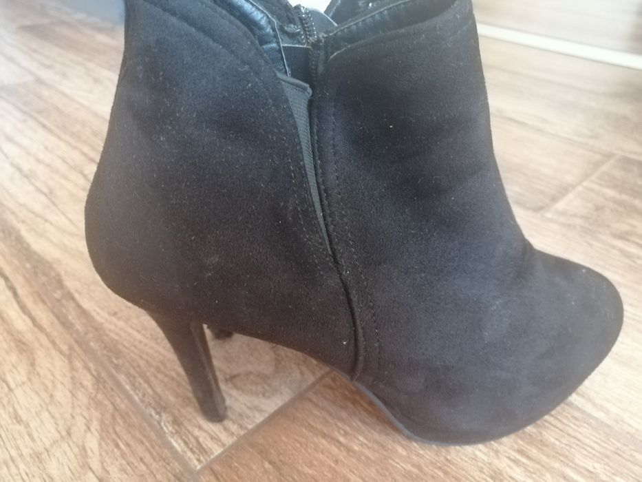 Buty damskie na obcasie