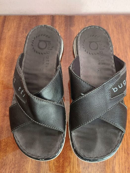 шлепанцы bugatti оригінал 

Стан хороший 

Шкіряні не важкі якісно зро