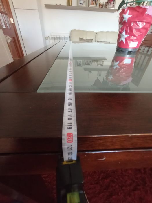 Mesa em madeira com vidro