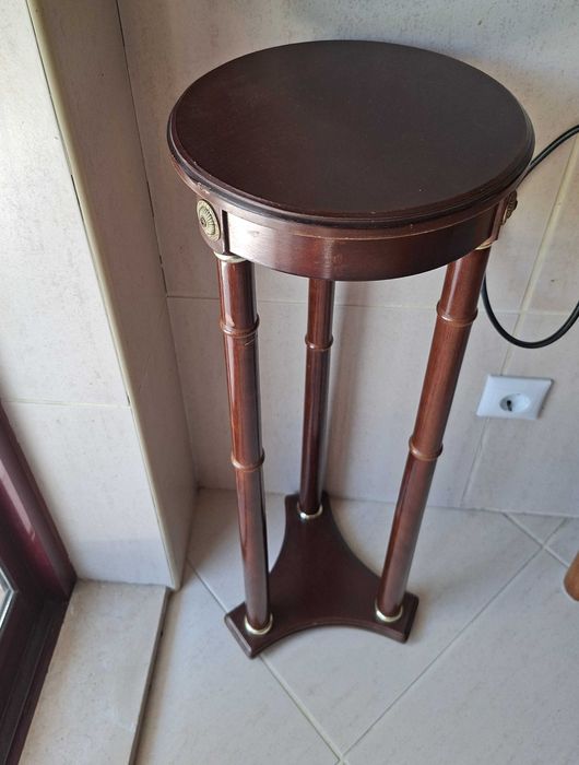 Linda Mesa de Apoio em Madeira (Sala ou Quarto)