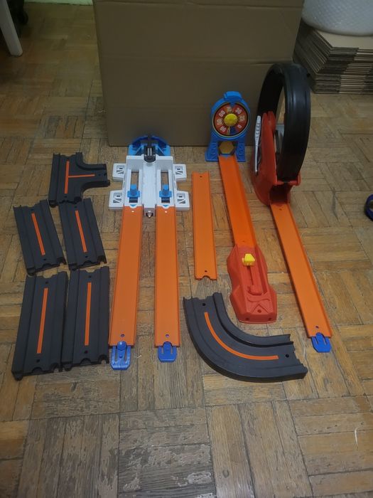 Garaż Hot Wheels i dodatki