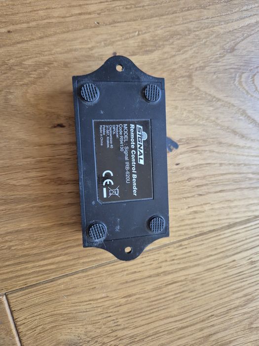 Przedłużacz pilota z potrójnym rozgałęźnikiem Signal IRB-620U