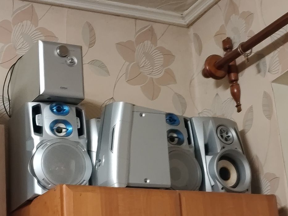 Музыкальный центр Pioneer,полностью рабочий.