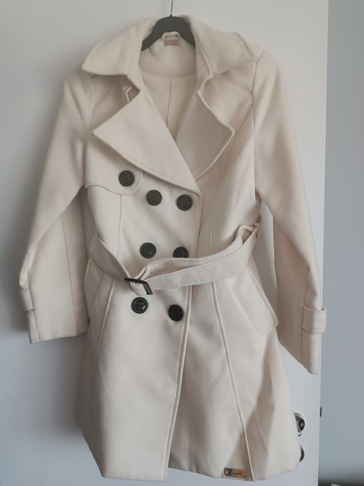 Casaco comprido branco
Em ótim