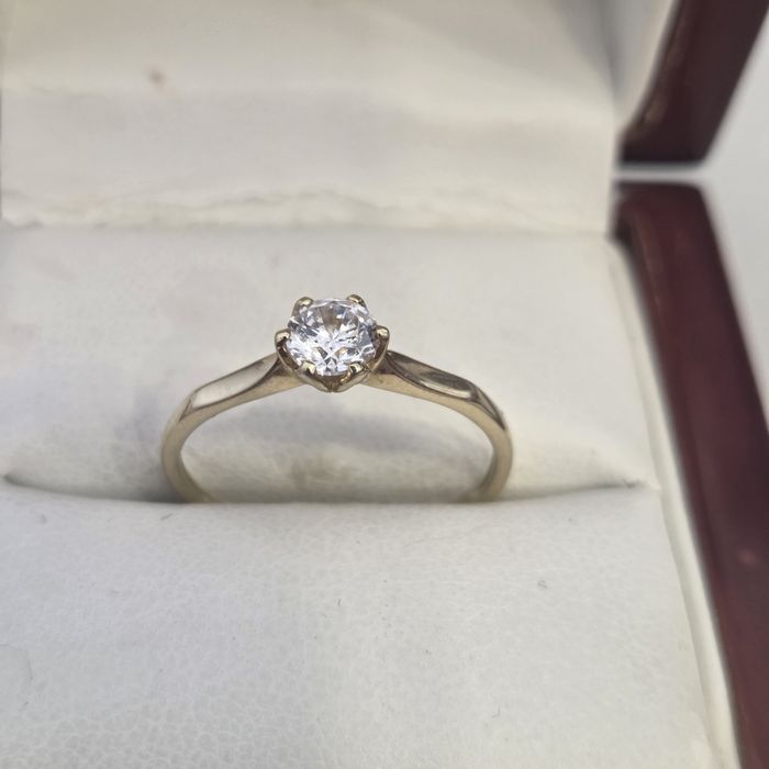 Sprzedam zloty pierścionek APART z cyrkonią