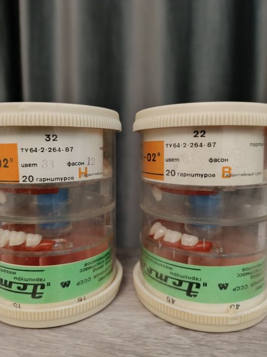 Гарнитуры зубов 33 фасон 22 Эстедент в тубе, подойдёт для студентов