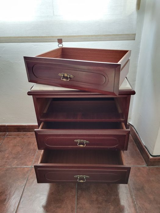 Mesinha de cabeceira