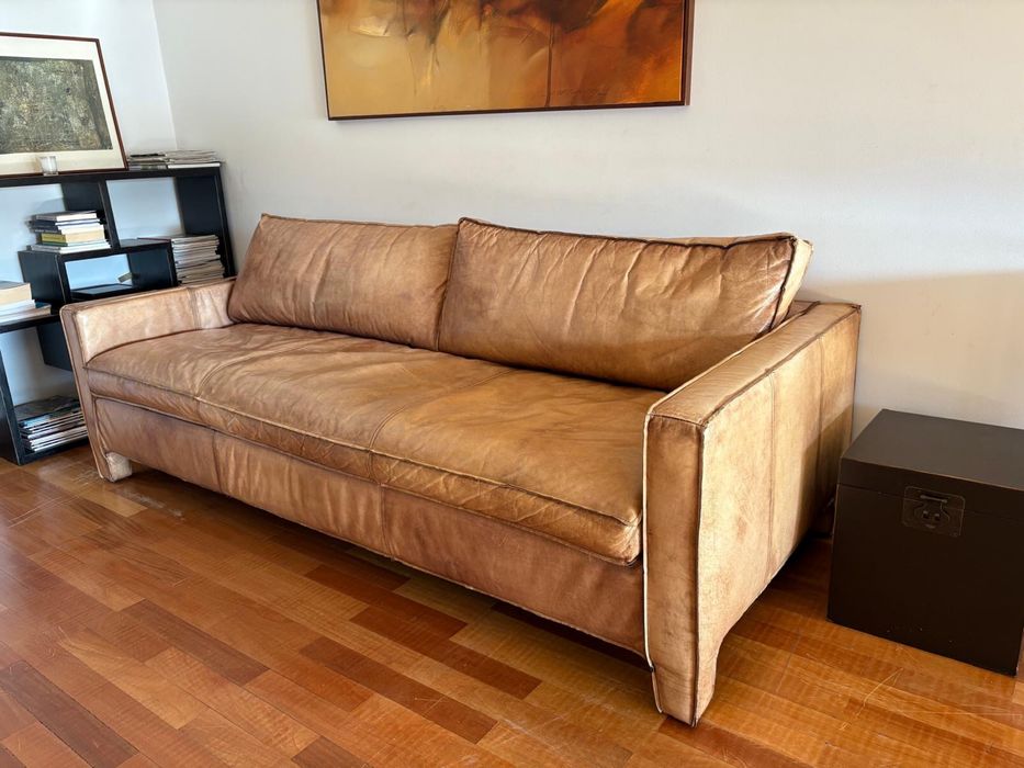 Sofa em pele grande para a sala de estar