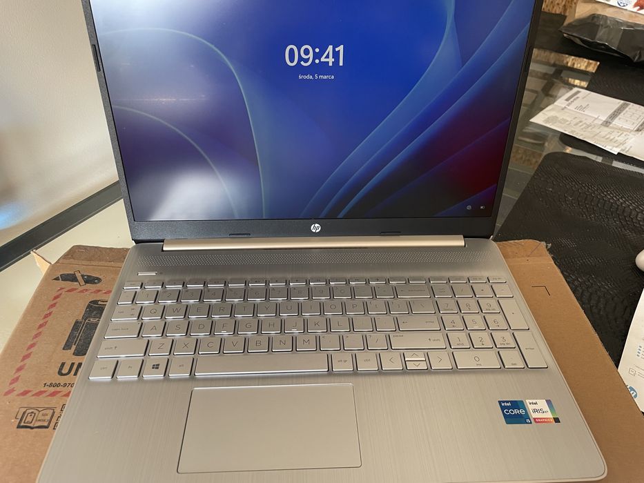 Laptop Lenowo kolor zloty