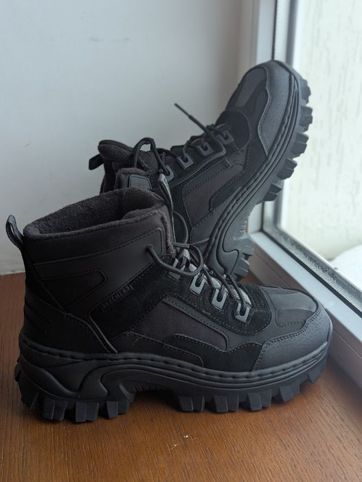 Зимові черевики Skechers нові 25.5 см